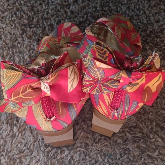 Size 6 Colorful Women's Sandals Brand Bamboo - Picture 4 of 7